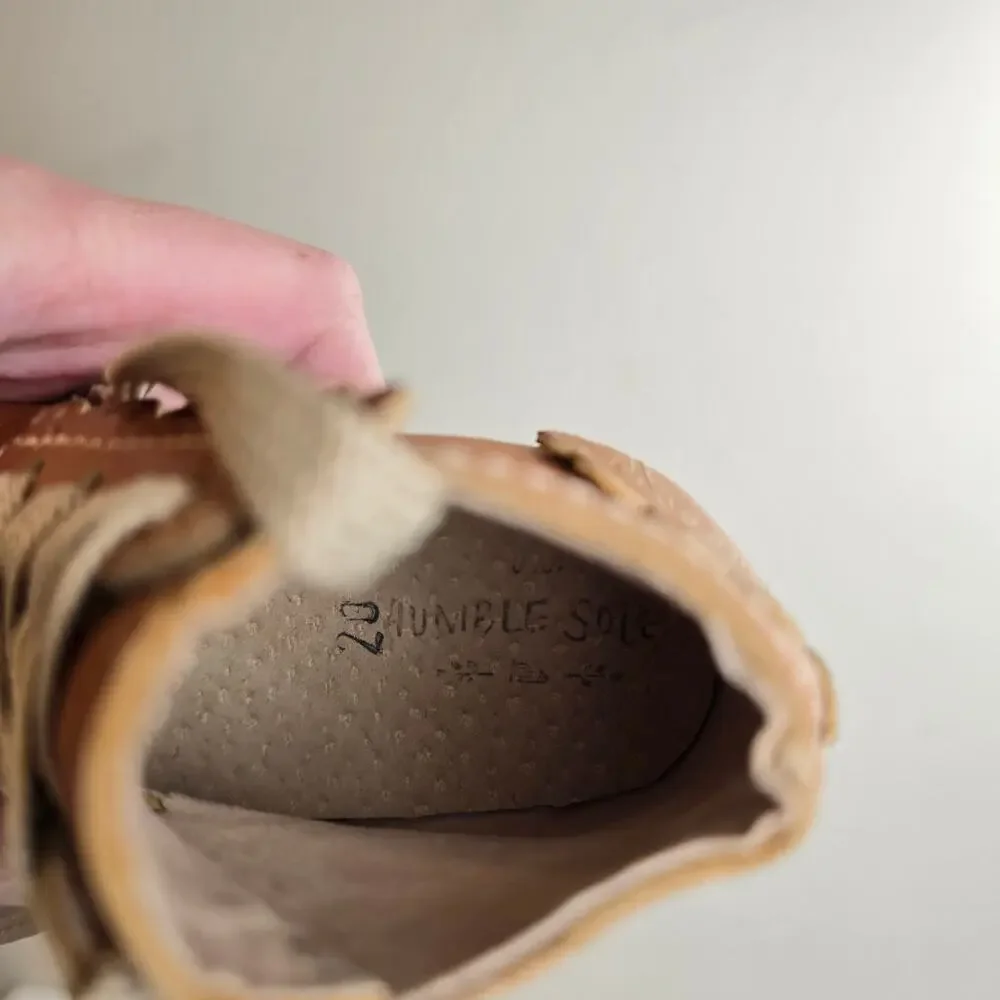 The Humble Soles Nora Boots Size 20/5 Caramel Leather Lace Up Shoes Scallop